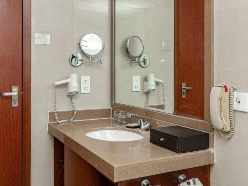 Qingdao Blue Horizon Hotel Licang Экстерьер фото